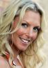 Annalise Braakensiek with side look