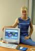 Elena Dementieva showing her computer
