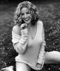 Elizabeth Shue In lawn