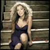 Leona Lewis On Stairs