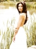 azra akin image2
