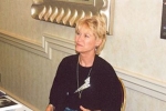 dee wallace stone image1