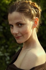 Loo Brealey Biography, Pictures...