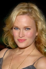 nicholle tom
