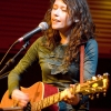 sarah lee guthrie picture